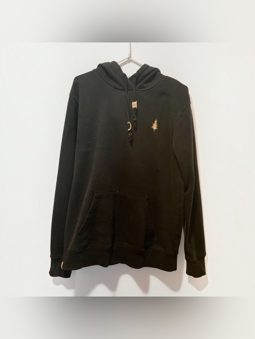 Tentree Golden Spruce pullover black hoodie